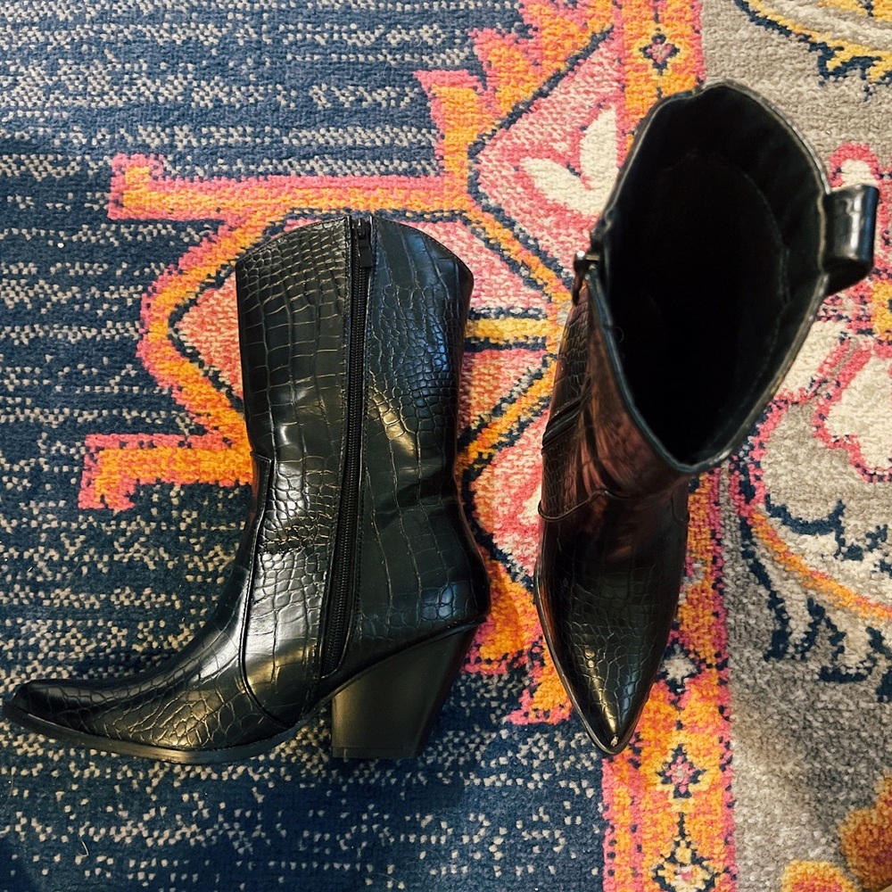 WORN ONCE - Black SHEIN Cowgirl Boots
